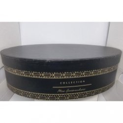 BOITE OVALE Noir  Or  Collection Mes Gourmandises - Caves Saint Poloises