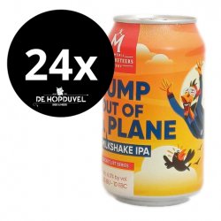 Brouwerij The Musketeers Jump Out of A Plane