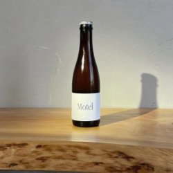 Meta Motel 4% 37,5cl - La Domadora y el León