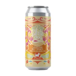 WHITE DOG BREWERY SQUEEZING NECTARINES - Las Cervezas de Martyn