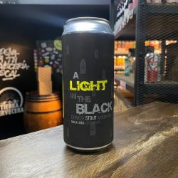 MALA IDEA. A LIGHT IN THE BLACK (American Stout) - Tierra Cervecera