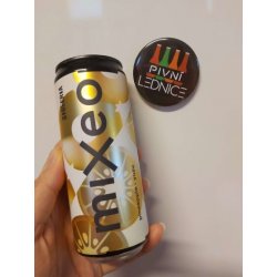 Sibeeria MIXEO Pineapple & Yuzu limo 0% 0,3l - Pivní lednice