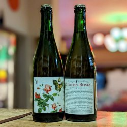 La Garagista - Stolen Roses - 8% Cidre Mousseux Ferm on Marquette skin - 750ml Bottle - The Triangle