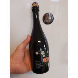 Wild Creatures Velvet Evolution (2020) 15°6,5% 0,7l - Pivní lednice