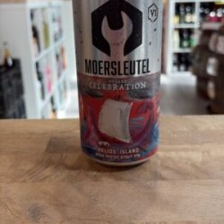 Moersleutel Craft Brewery 9 Years: Helios Moersleutel Craft Brewery 9 Years: Helios