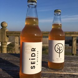 Seidr y Mynydd: Medium Medium Sweet Cider Bottled Spring 2022 5.5% - Fire & Ice